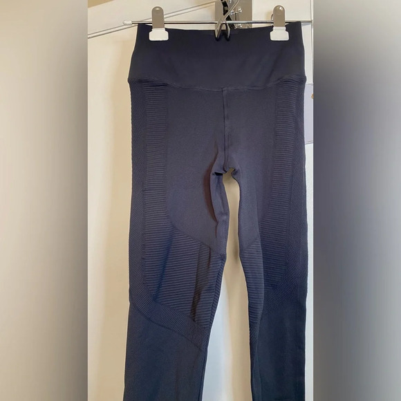 NWT Spiritual Gangster Textured Dark Gray Leggings Size XS/S - Picture 6 of 7